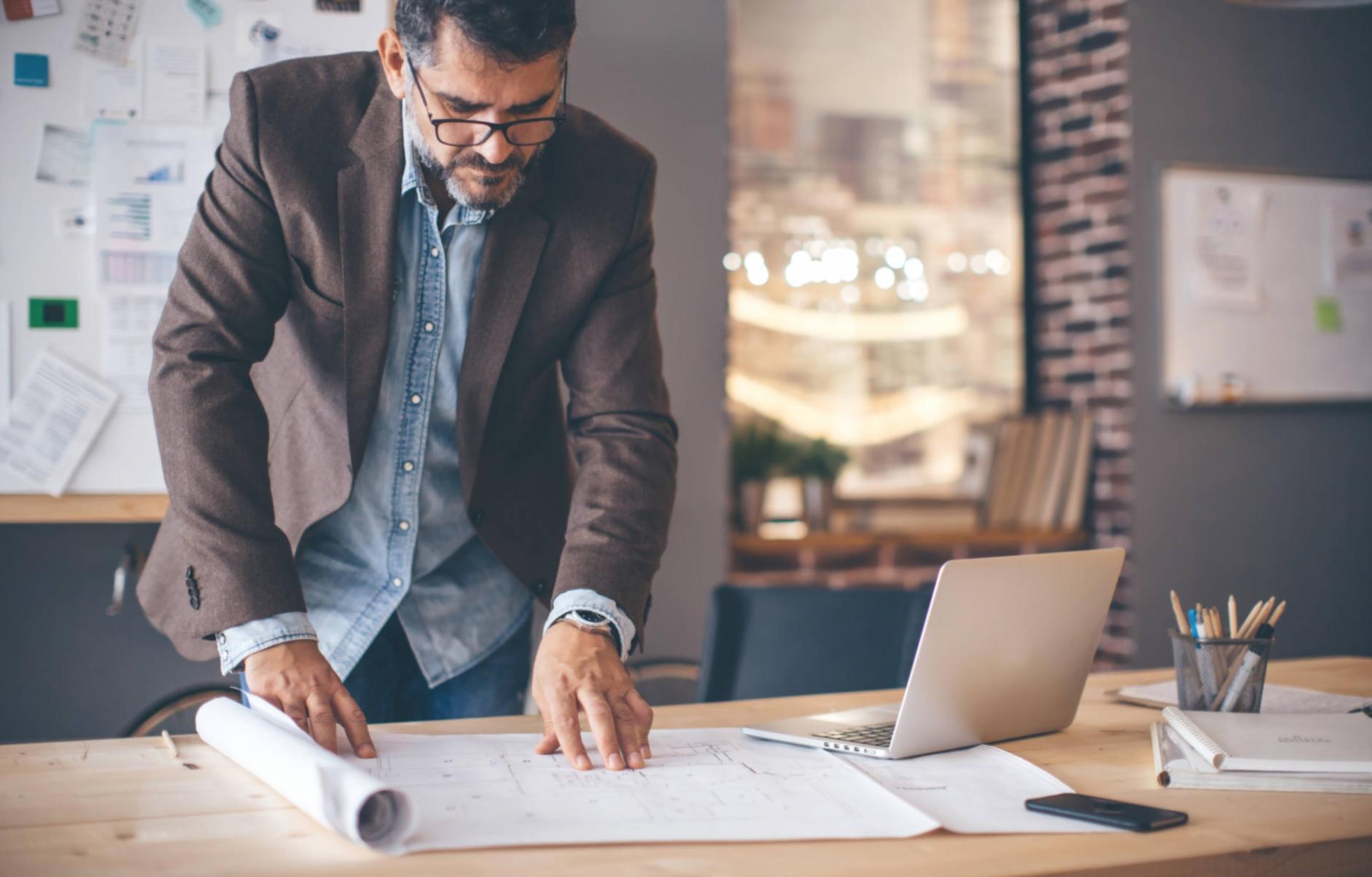 Sesión de análisis SEO con datos de posicionamiento en pantalla
